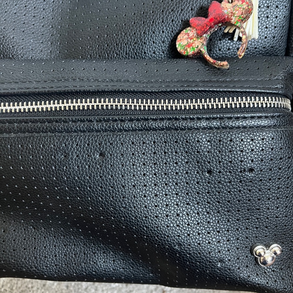 Mickey Mouse Icon Flair Backpack – Black
 with Keychain. - Picture 5 of 7